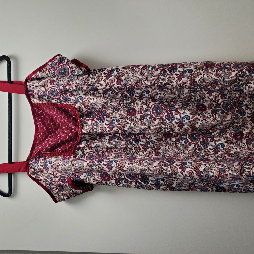 Chic Paisley Dress with Red Highlights